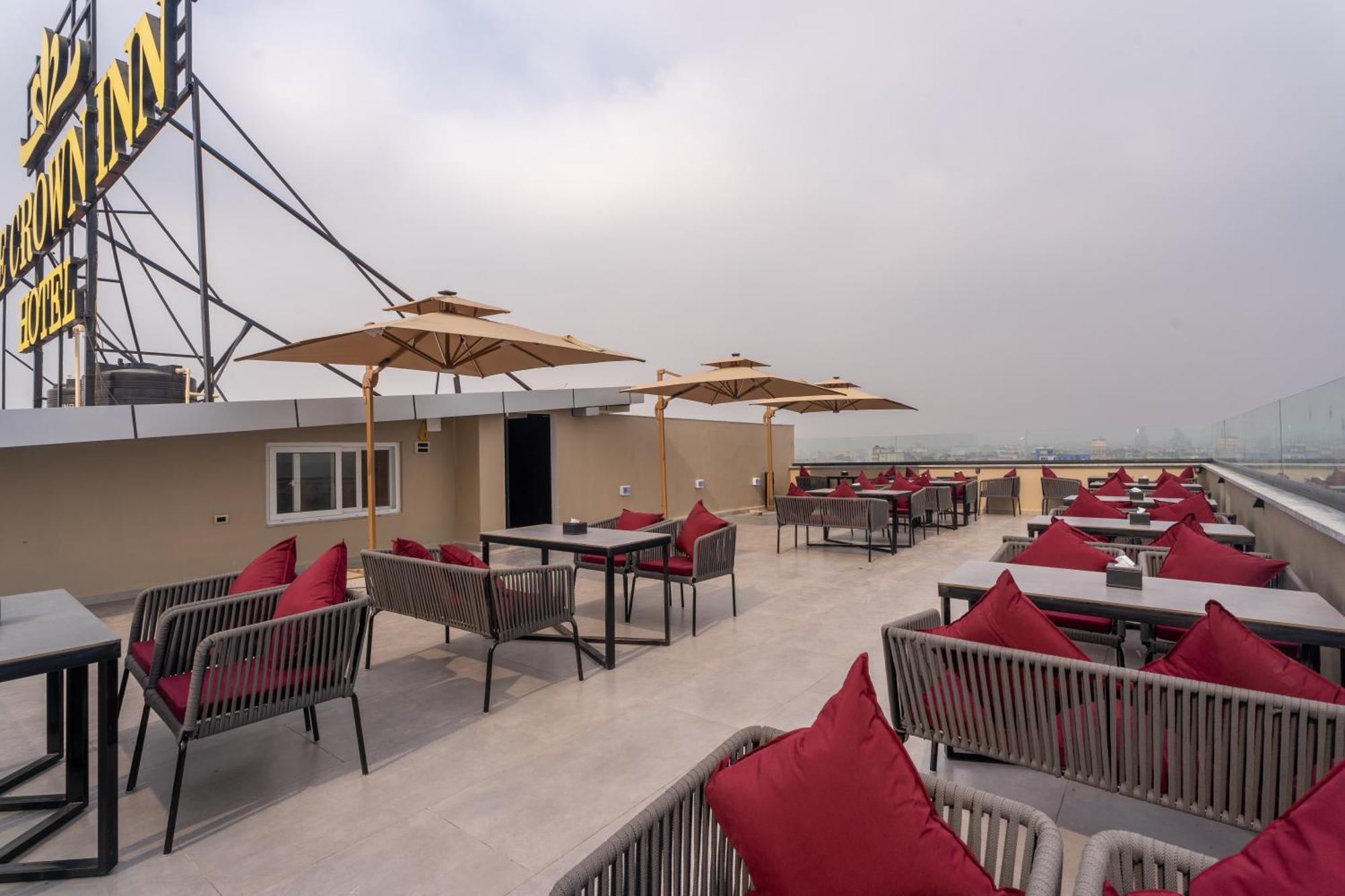 De Crown Inn Jogikuti Екстериор снимка