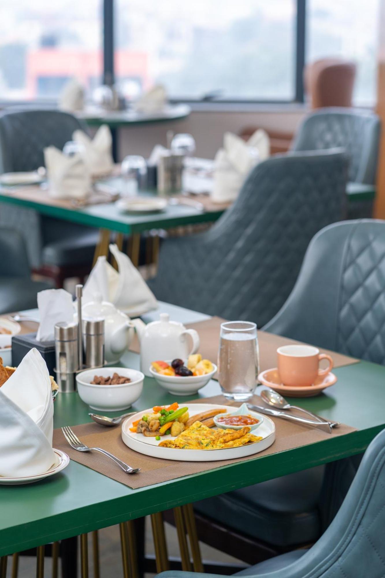 De Crown Inn Jogikuti Екстериор снимка