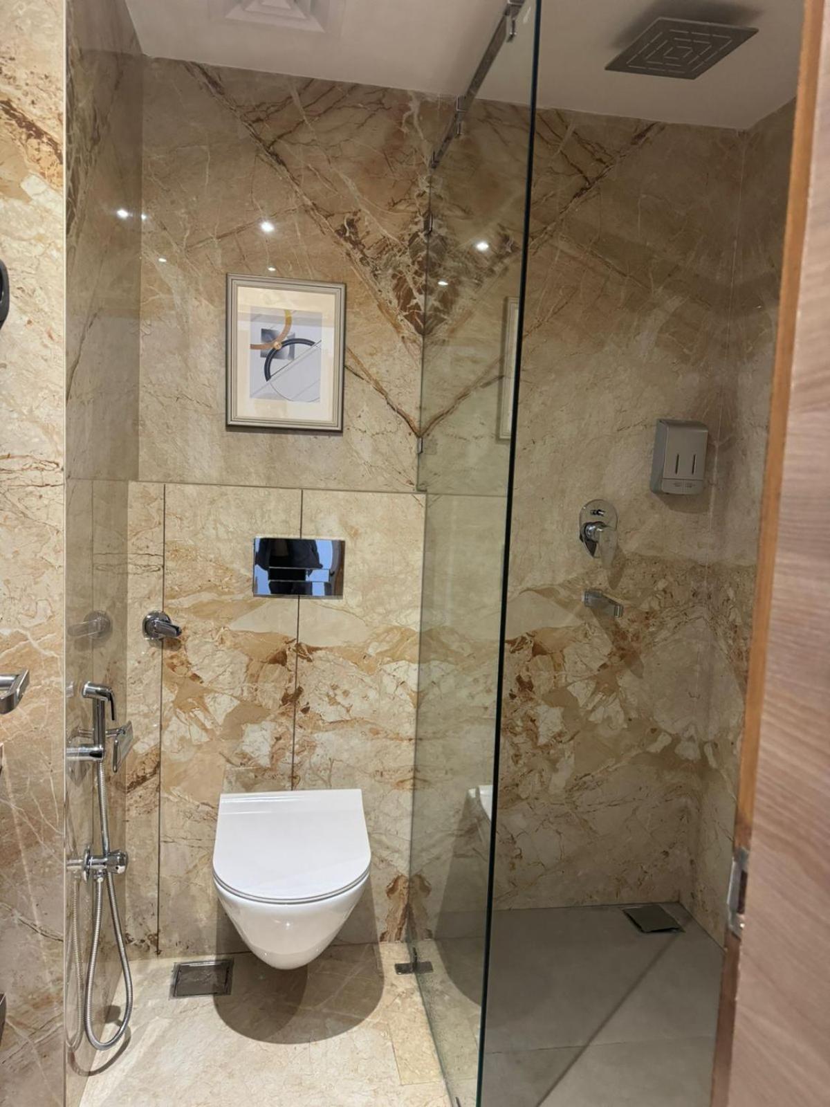 De Crown Inn Jogikuti Екстериор снимка