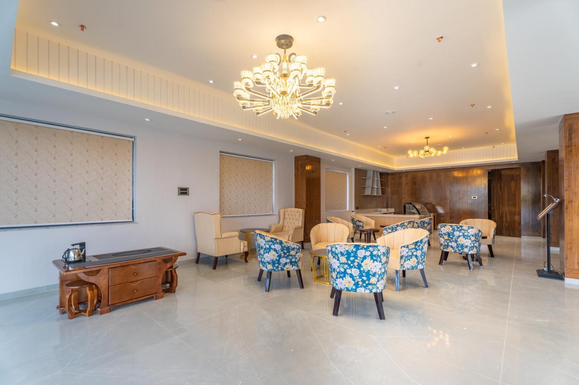 De Crown Inn Jogikuti Екстериор снимка
