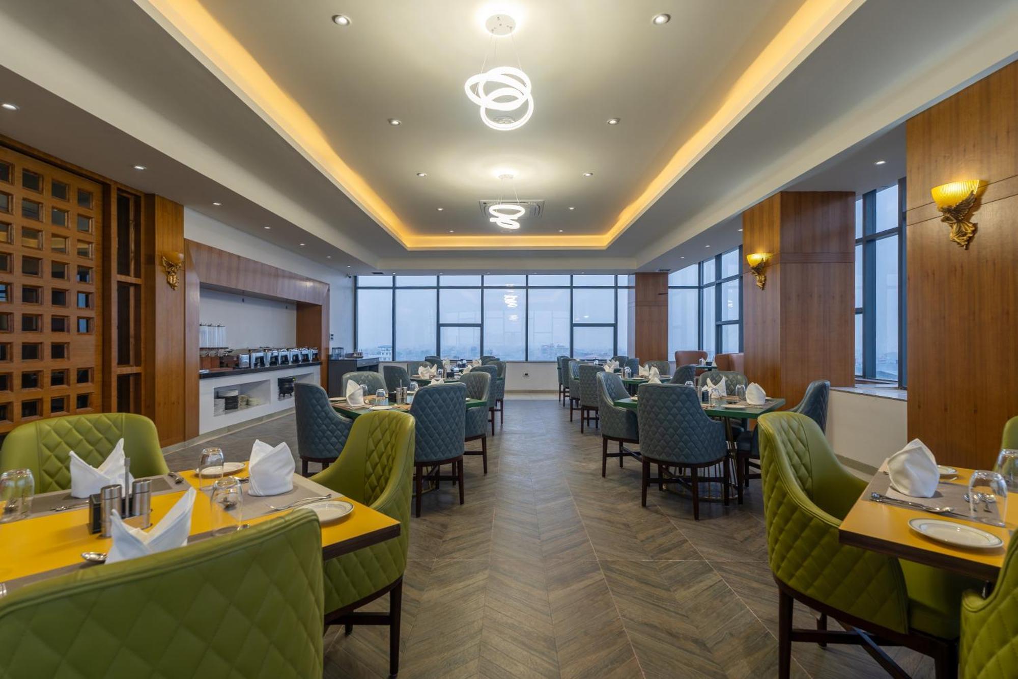 De Crown Inn Jogikuti Екстериор снимка