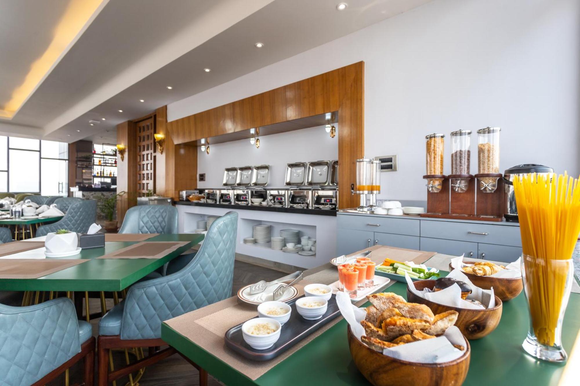 De Crown Inn Jogikuti Екстериор снимка
