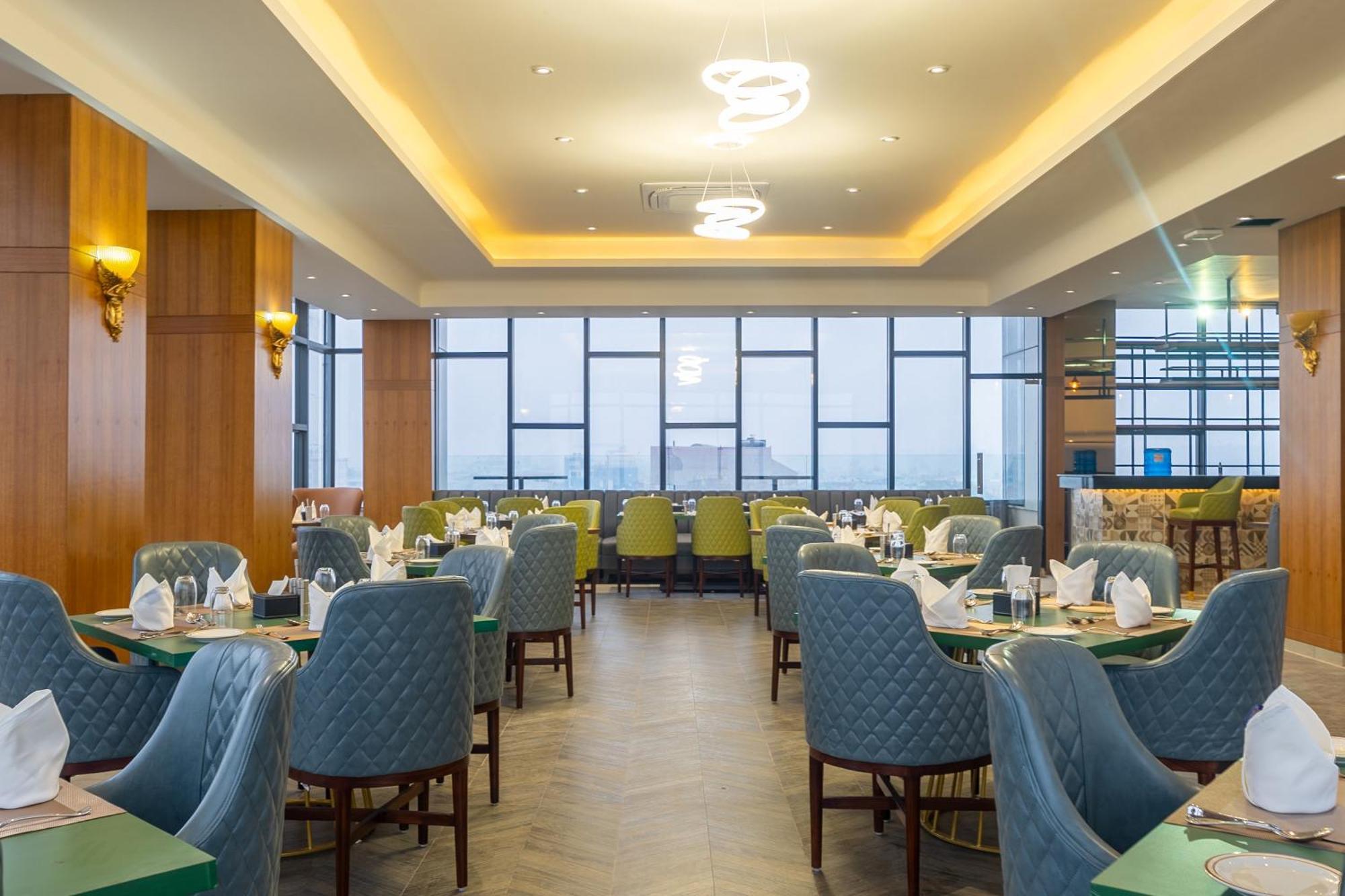 De Crown Inn Jogikuti Екстериор снимка